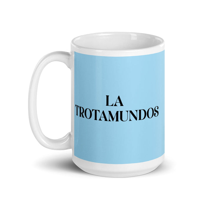 La Trotamundos The Globetrotter - Taza de café divertida para el hogar, la oficina, el trabajo, regalo de orgullo mexicano y español, taza blanca brillante, taza con tarjeta azul cielo