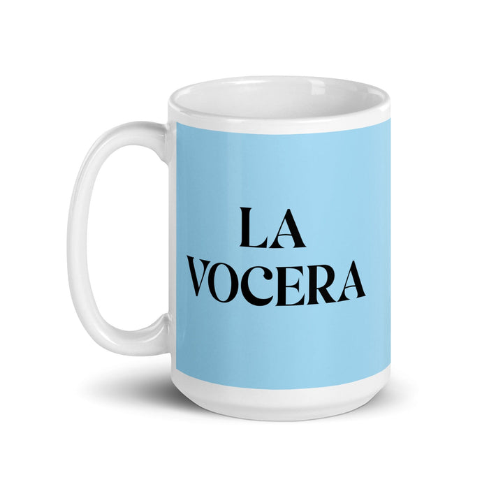 La Vocera, la Portavoz, Taza Divertida para el Trabajo en la Oficina en Casa, Regalo de Orgullo Mexicano Español, Taza Blanca Brillante, Taza con Tarjeta Azul Cielo