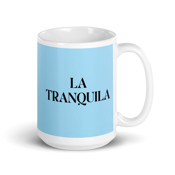 La Tranquila The Calm One Tasse à café amusante pour le travail à domicile ou au bureau Cadeau de fierté mexicaine espagnole Tasse blanche brillante Carte bleu ciel