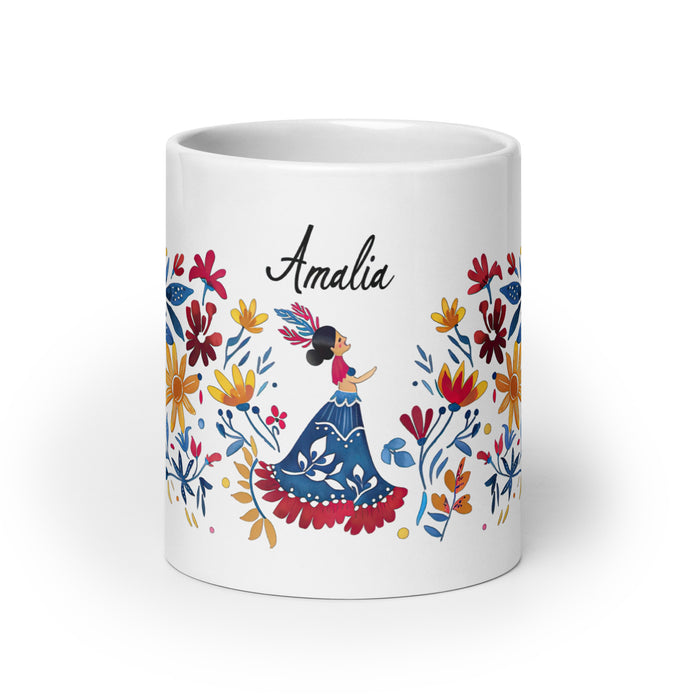 Amalia – Exklusives Namenskunstwerk, Kaffeetasse für Zuhause, Büro, Arbeit, mexikanischer und spanischer Stolz, Geschenktasse, einzigartige Kalligraphie, weiß glänzende Tasse | A18