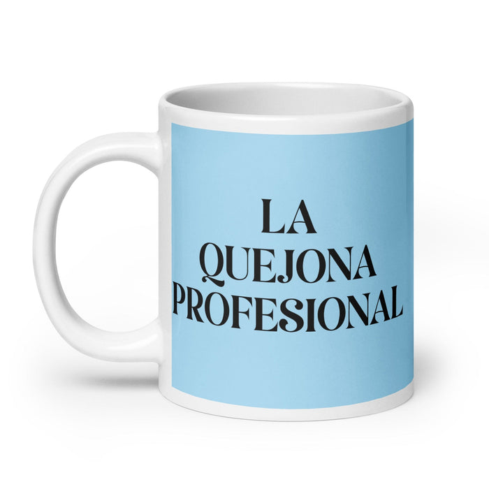 La Quejona Profesional The Professional Complainer Taza de café divertida para el trabajo en casa o la oficina Regalo de orgullo mexicano español Taza blanca brillante Taza de tarjeta azul cielo