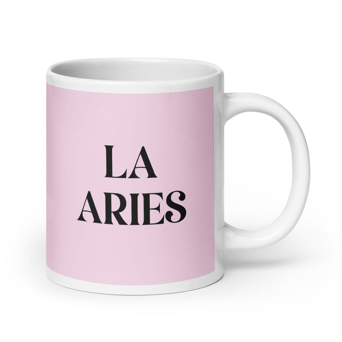 La taza de café divertida de Aries para el trabajo en casa o la oficina, regalo de orgullo mexicano español, taza blanca brillante, taza con tarjeta rosa claro